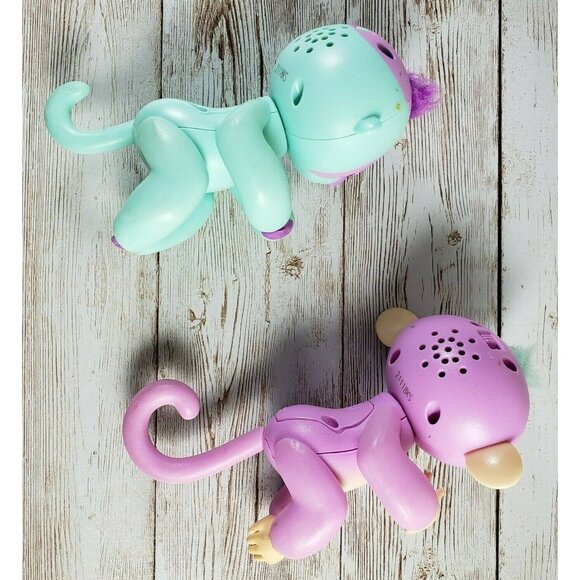 WowWee Fingerlings Interactive Clara Sloth & Savannah Monkey - Picture 3 of 9